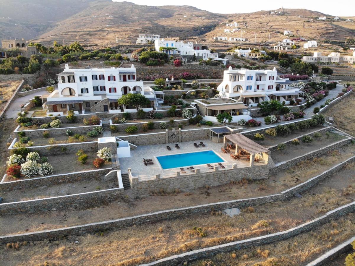 En Plo Aparthotel Agios Romanos Bagian luar foto
