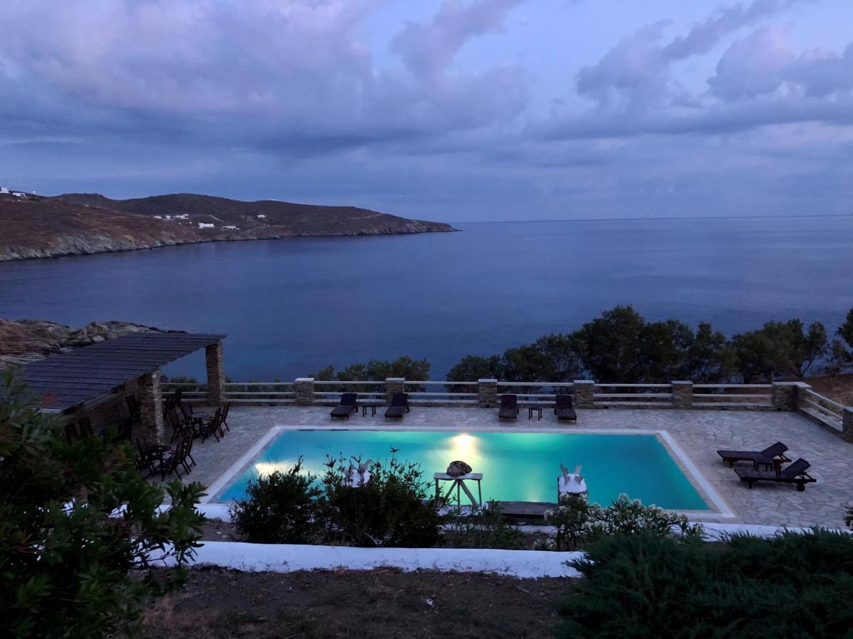 En Plo Aparthotel Agios Romanos Bagian luar foto