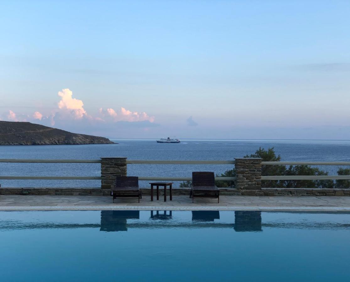 En Plo Aparthotel Agios Romanos Bagian luar foto