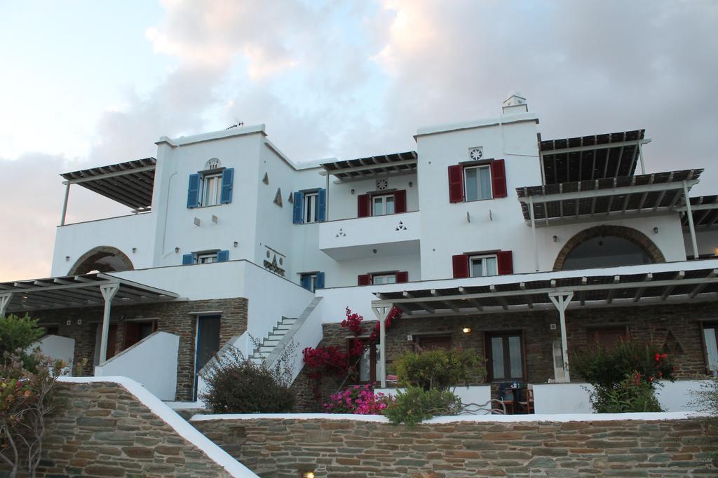 En Plo Aparthotel Agios Romanos Bagian luar foto
