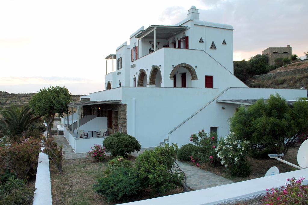 En Plo Aparthotel Agios Romanos Bagian luar foto