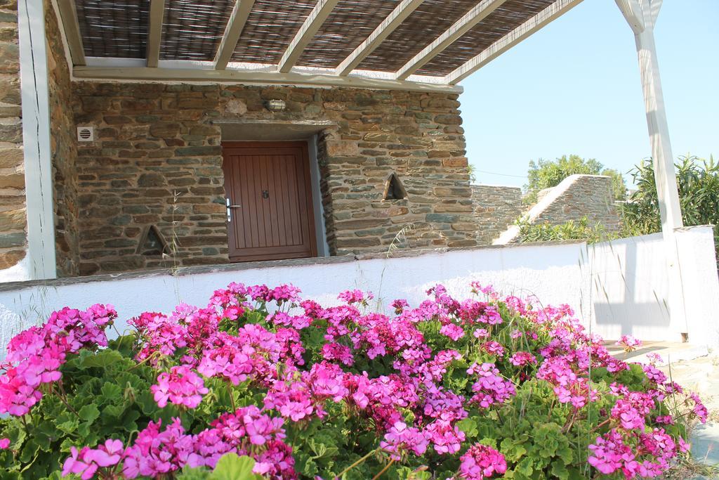 En Plo Aparthotel Agios Romanos Bagian luar foto