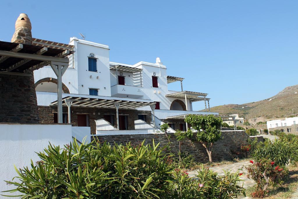 En Plo Aparthotel Agios Romanos Bagian luar foto