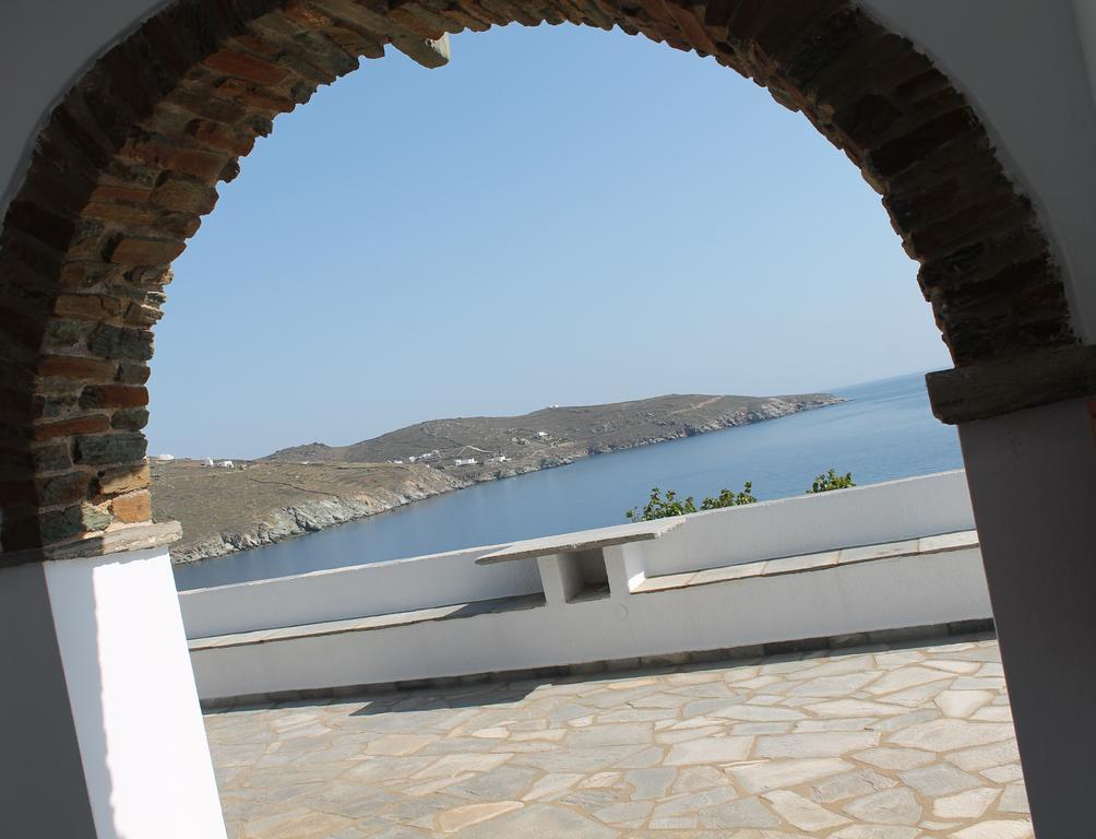 En Plo Aparthotel Agios Romanos Bagian luar foto