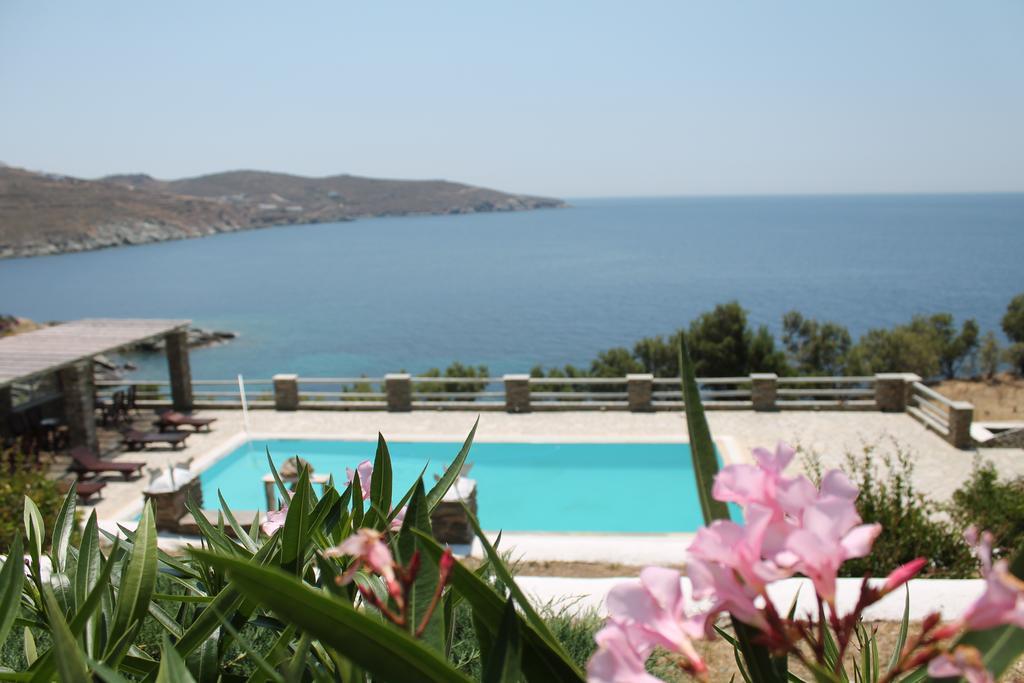 En Plo Aparthotel Agios Romanos Bagian luar foto