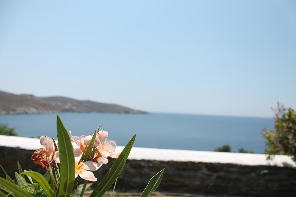 En Plo Aparthotel Agios Romanos Bagian luar foto