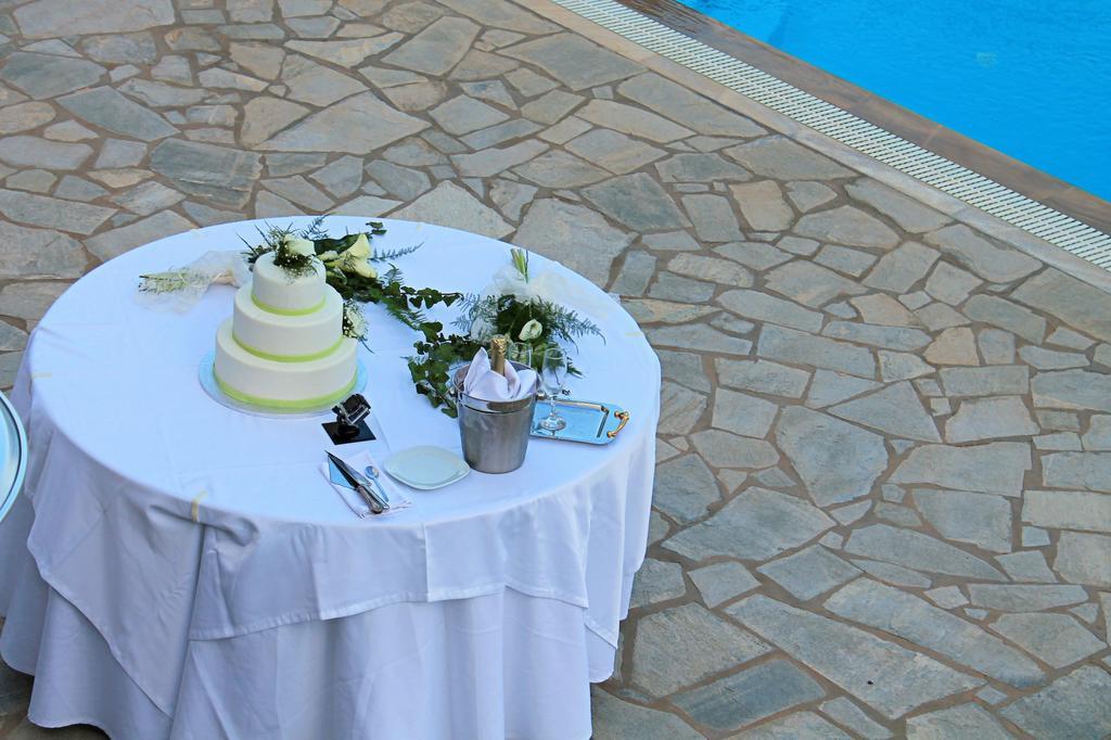 En Plo Aparthotel Agios Romanos Bagian luar foto