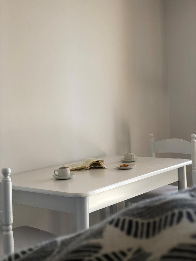 En Plo Aparthotel Agios Romanos Bagian luar foto