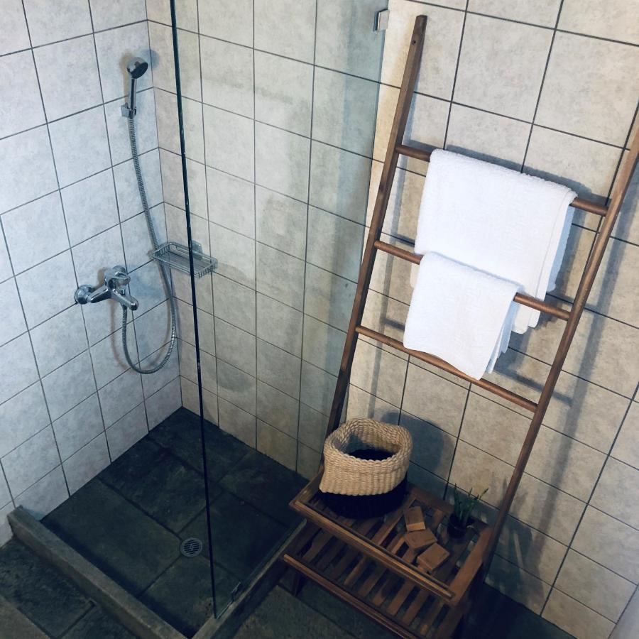 En Plo Aparthotel Agios Romanos Bagian luar foto