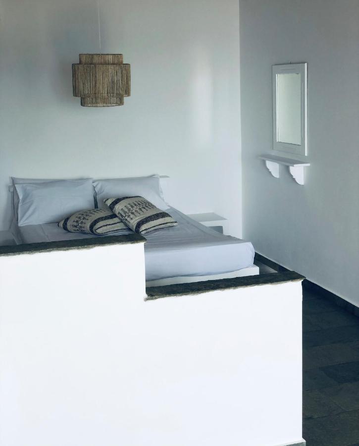 En Plo Aparthotel Agios Romanos Bagian luar foto