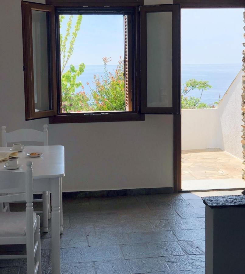 En Plo Aparthotel Agios Romanos Bagian luar foto