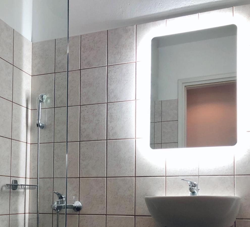 En Plo Aparthotel Agios Romanos Bagian luar foto